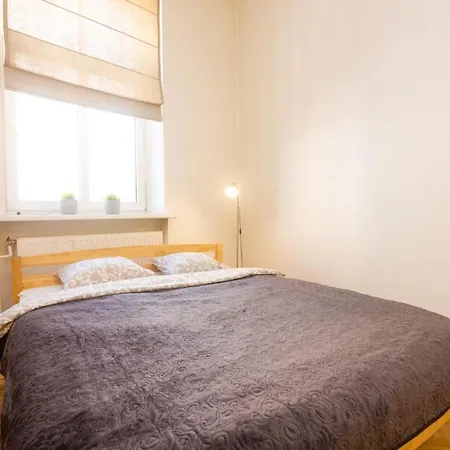 Apartment Spacious Old Town 3 Bedroom Flat *