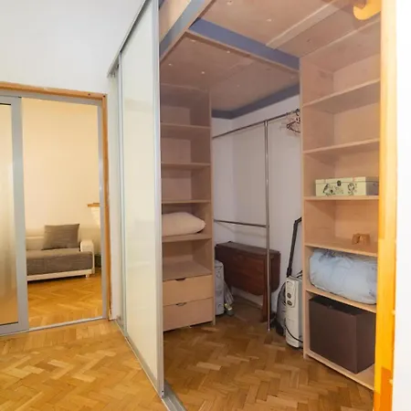 Апартаменты Spacious Old Town 3 Bedroom Flat *